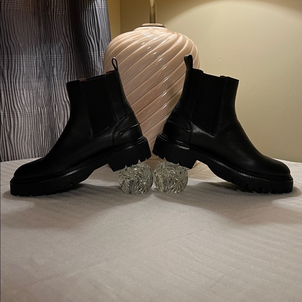 Zara women’s size 38 Chelsea boots